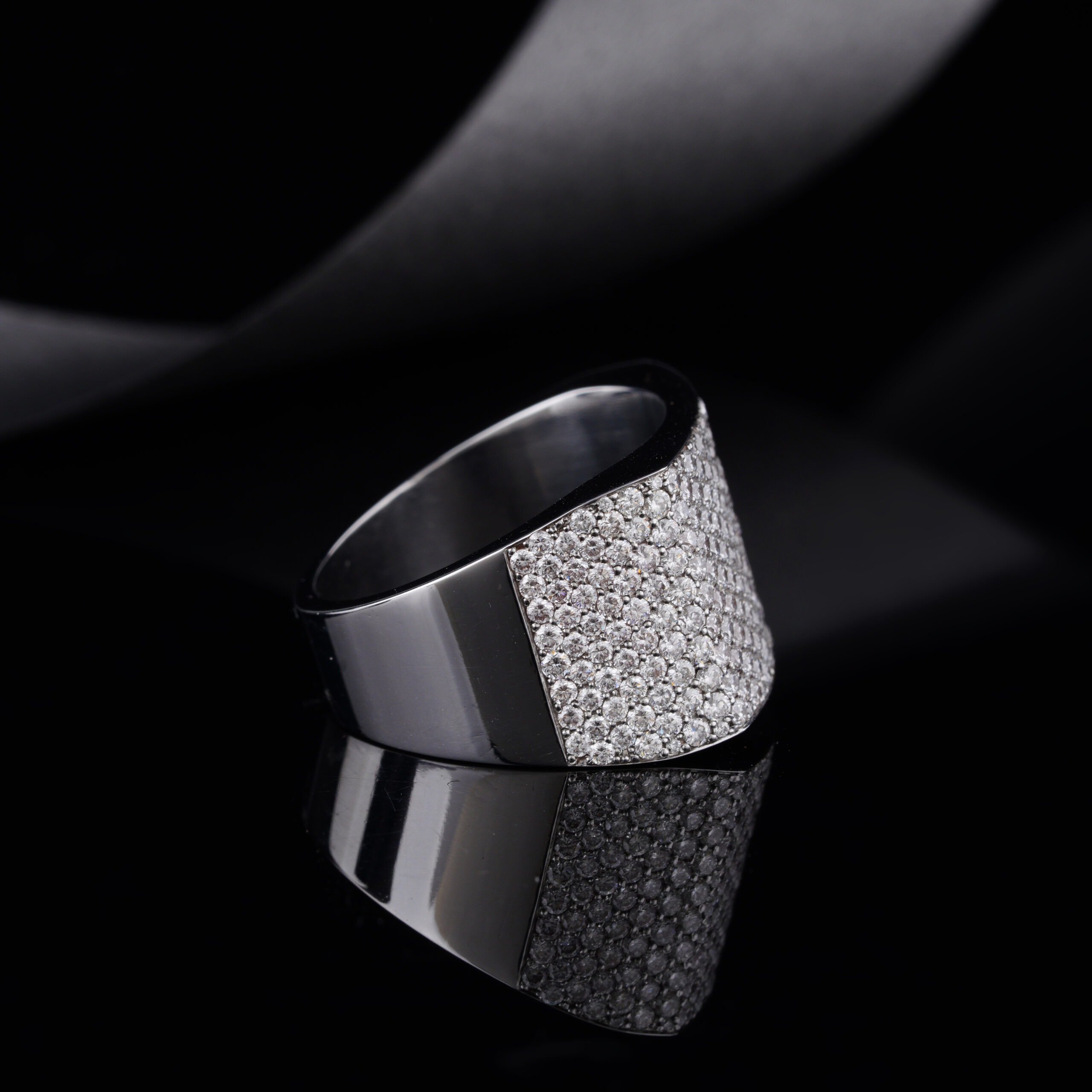 Doming ring with round lab-grown diamond & Surgical Stainless steel - Image 3