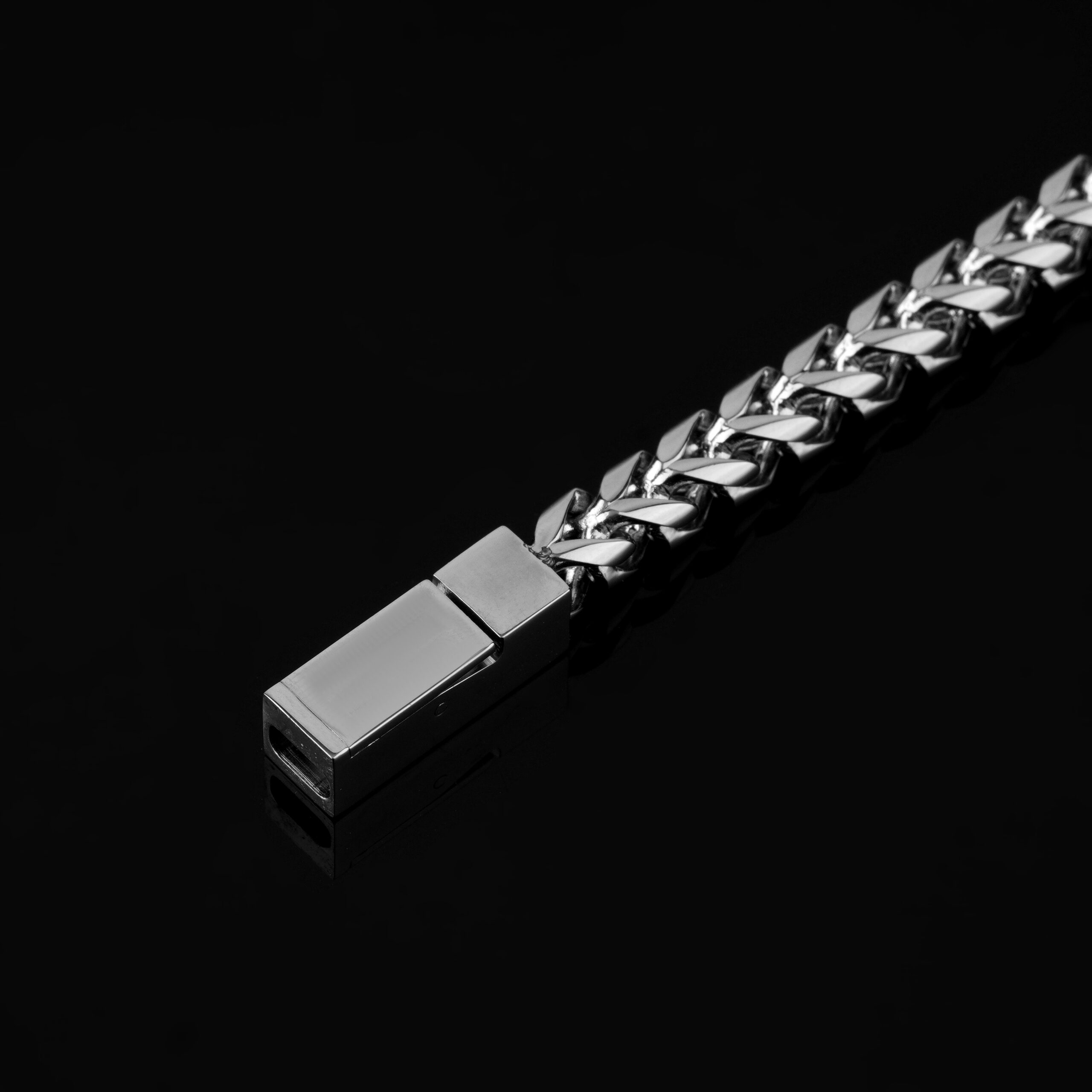 Round Cuban Link Bracelet - Image 4